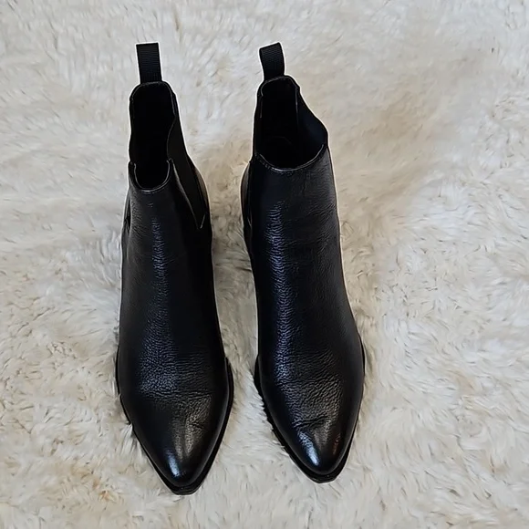 *SOLD* Chinese Filip Black Bootie, size 6, Like new with original box - Picture 6 of 12